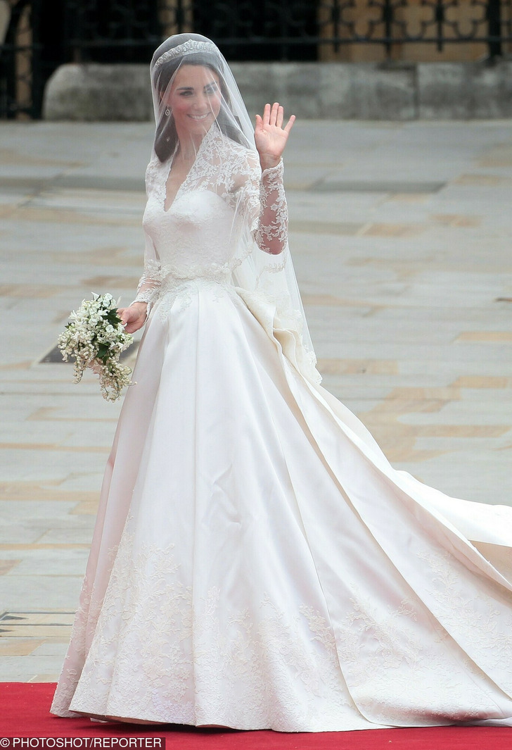 Váy cưới của công nương Kate Middleton bị tố đạo ý tưởng - VnExpress Giải  trí